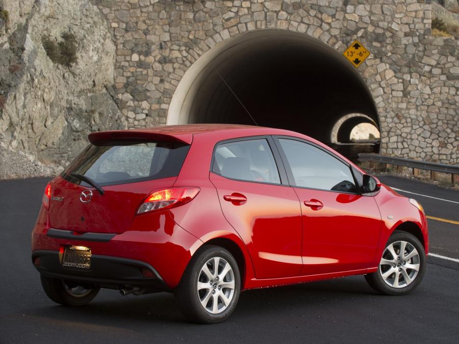  Mazda2 2010 года  (US) (фото 8 из 53)